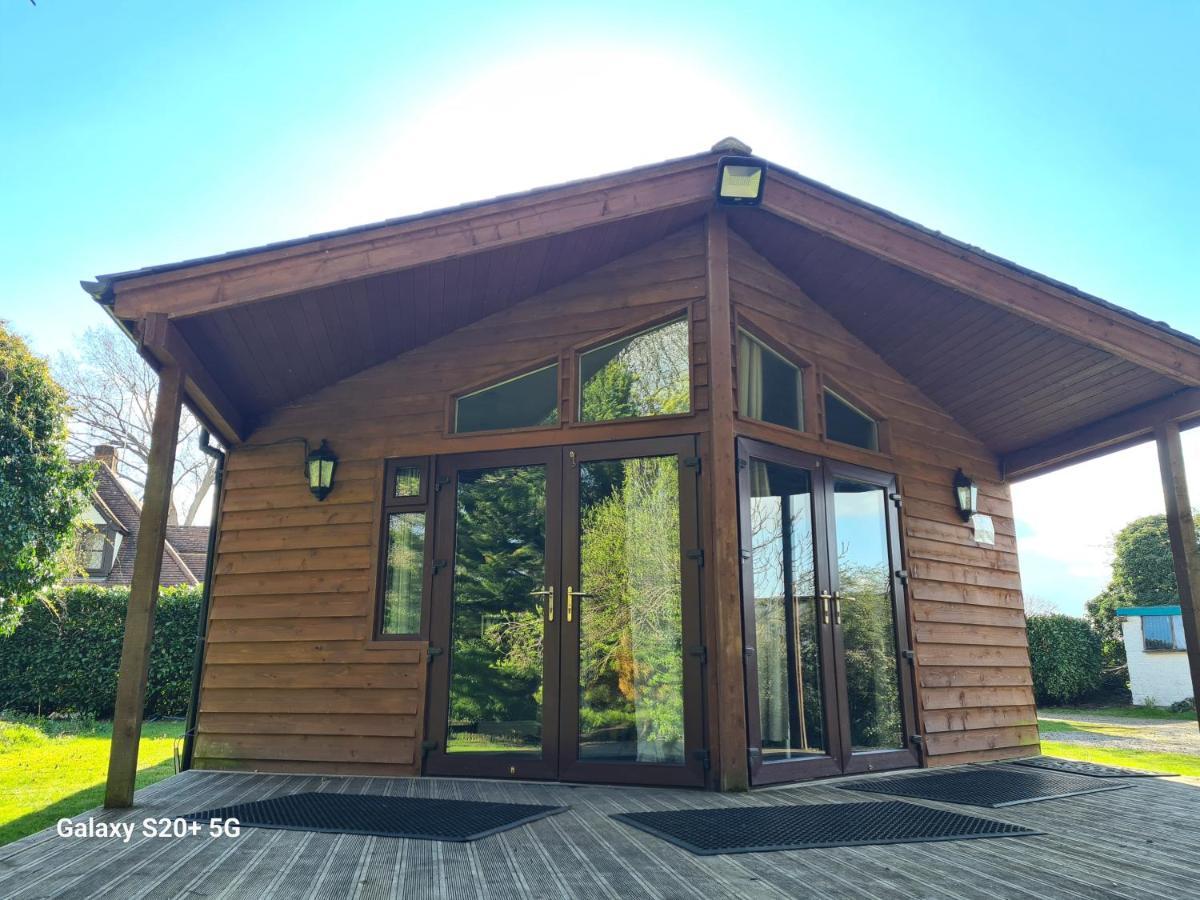 The Reading Whole Chalet With Lake And Two Acre Gardens Buitenkant foto